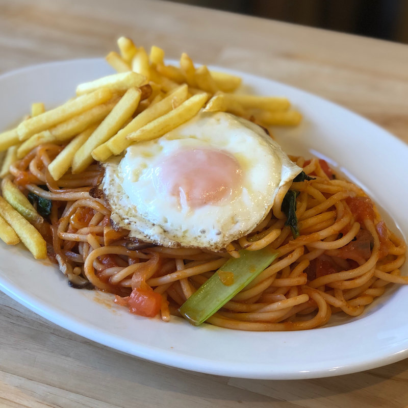 ナポリタン 目玉焼き・ポテトフライトッピング(ローマ軒 長野権堂店)