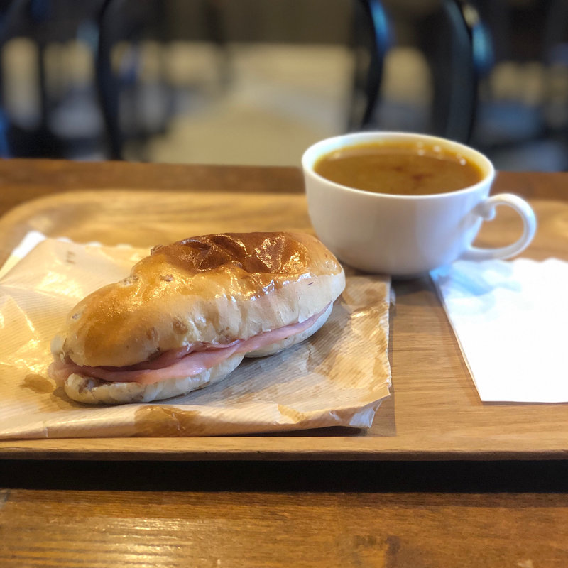 とろっとチーズのハムサンド、カレースープ(虹いろキッチン)