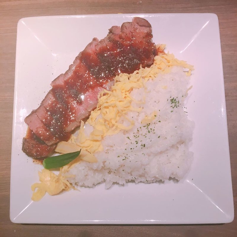 バル飯ランチ 超高温料理のローストビーフ(イタリアンピザ バルカフェ 飯田橋西口 )