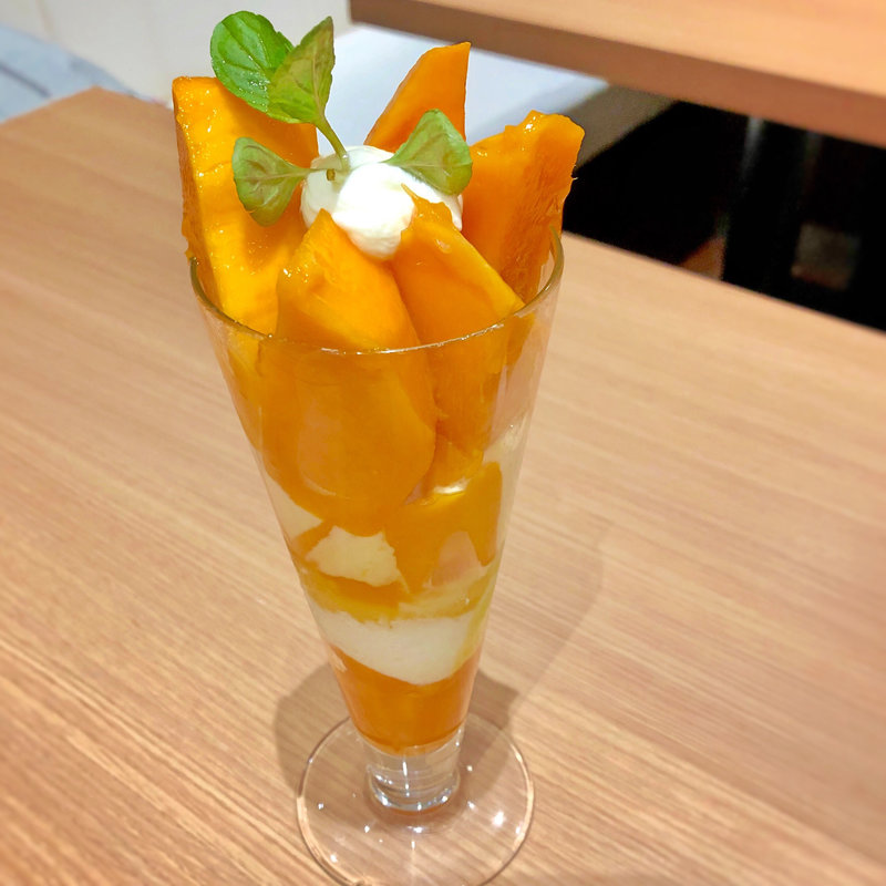 マンゴーパフェ(大)(イタガキ フルーツ カフェ （ITAGAKI FRUIT CAFE）)