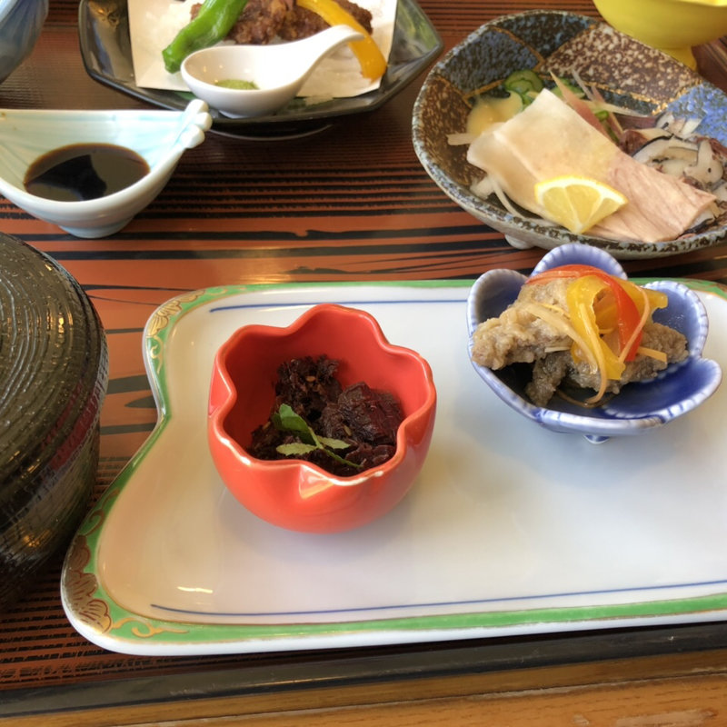 クジラミニコース  鯨南蛮漬けと鯨胡麻和え(いさなの宿 白鯨 )