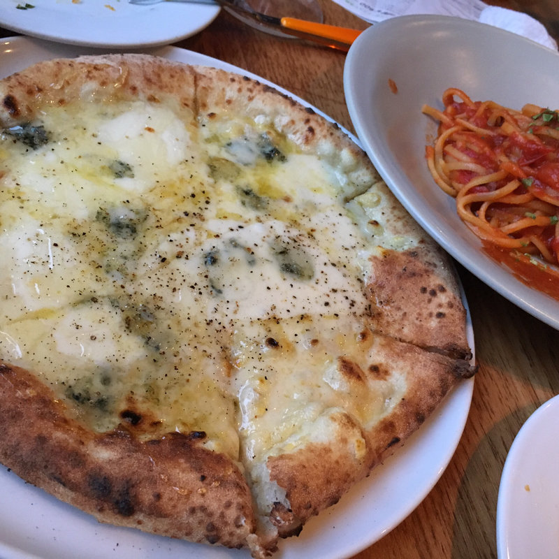 クアトロ・フロマッジオ　6INCH(RIGOLETTO WINE AND BAR)