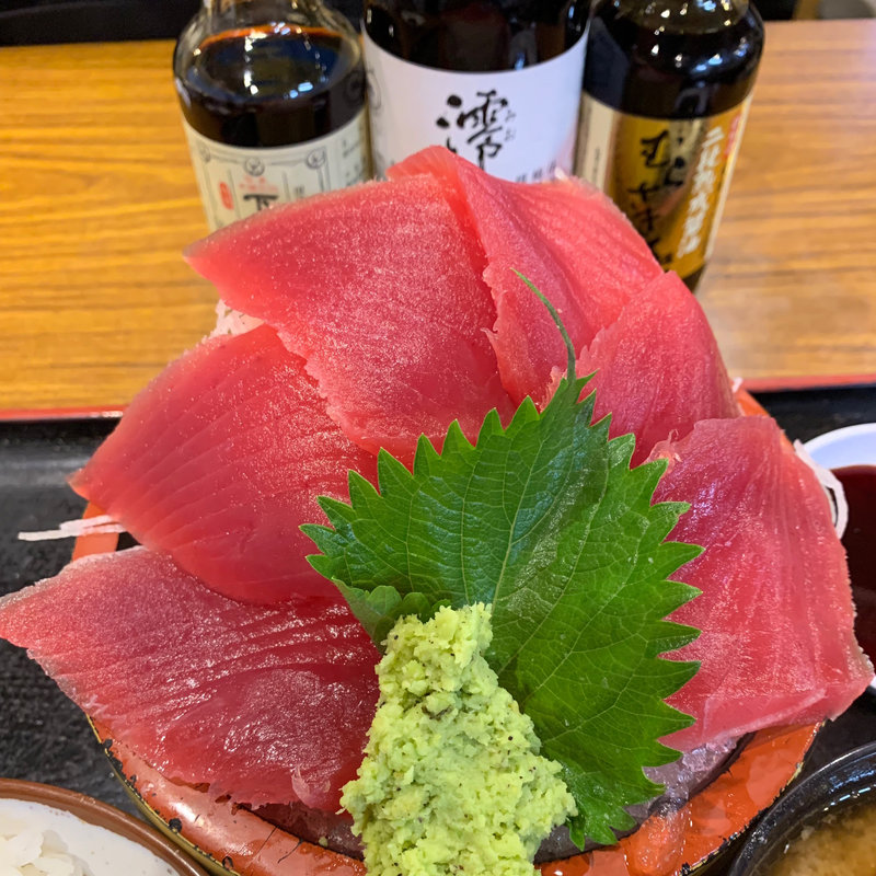 黒丼(タカマル鮮魚店 2号館)