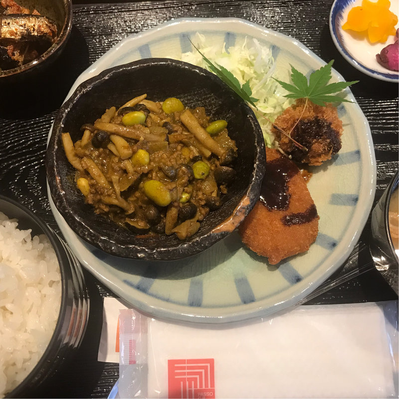 日替り定食（キーマカレーとコロッケ）(くわとろ)