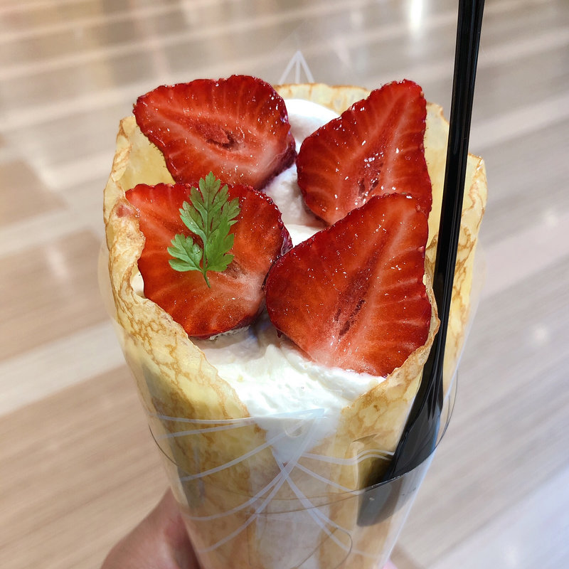 洋菓子屋さんのクレープ （あまおう苺）(不二家 カントリーマアムFACTORY ららぽーとEXPOCITY店)