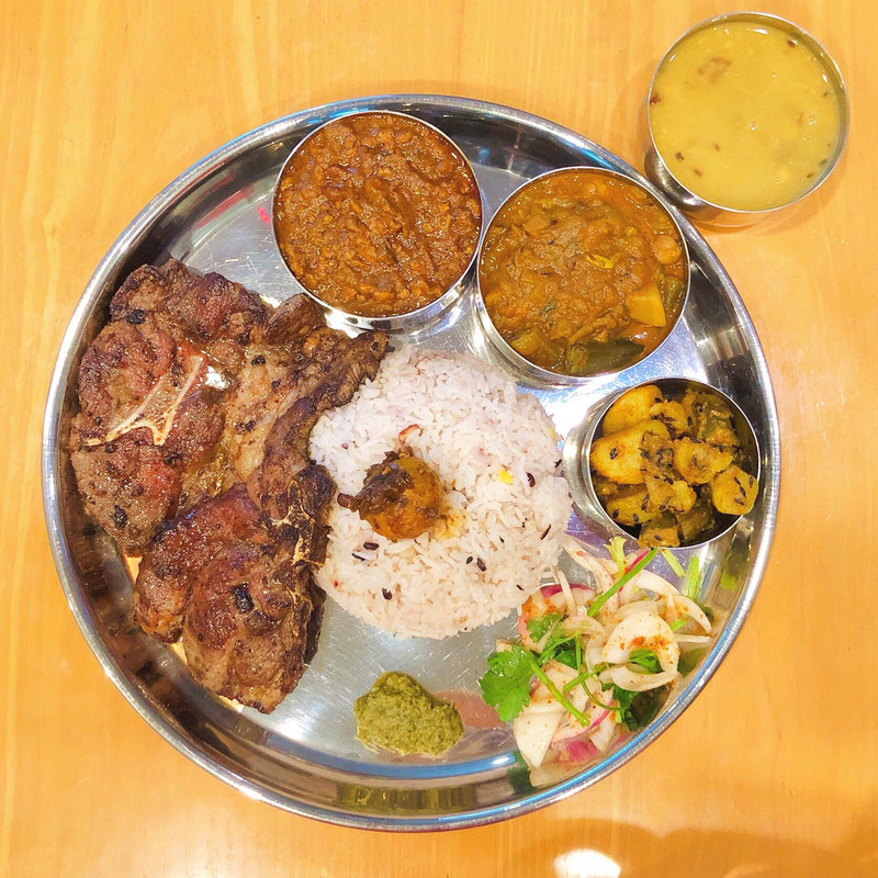 今週のカレー 「ラムチョップターリー」 トッピングカレー 野菜(アジアンダイニング カフェ&バー シャンティ)