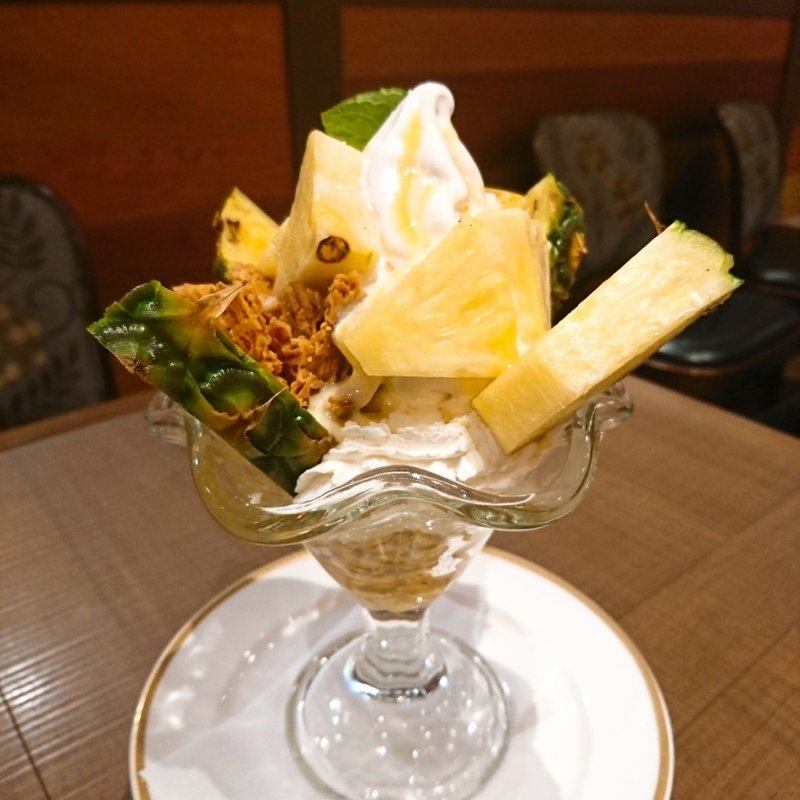 パイナップルパフェ(倉式珈琲店 ららぽーと和泉店)