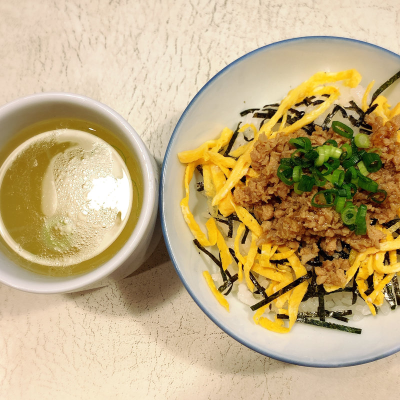 名古屋コーチンそぼろご飯・スープ付(やきとり 千亀)