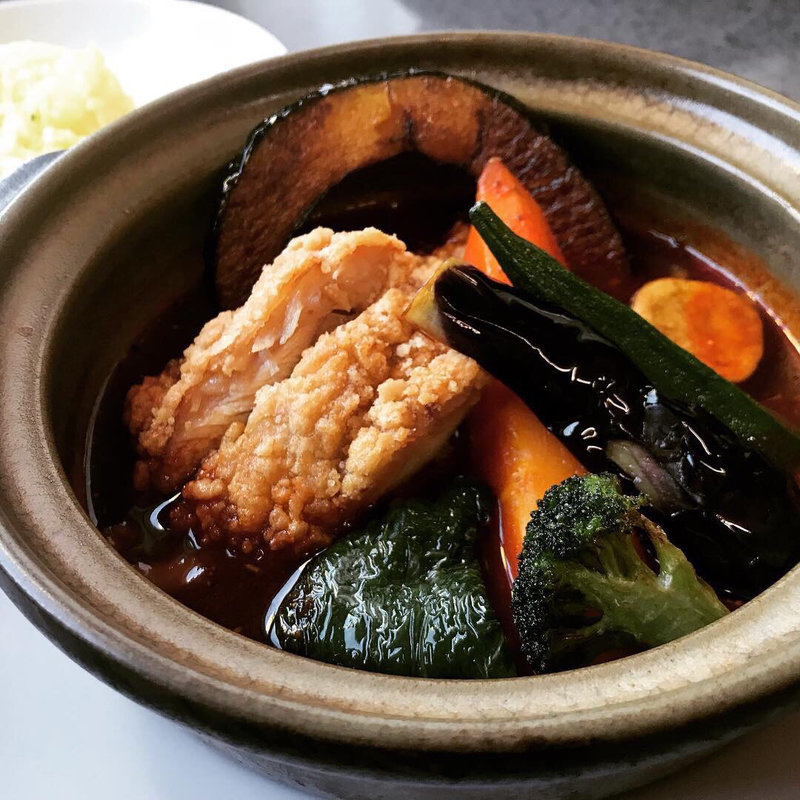 傾奇香味揚げ鶏カレー(スープカレー＆ステーキ 傾奇 帯広店)