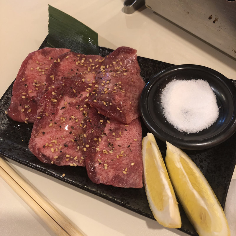 ぶ厚切りタン(房総ホルモン 道玄坂基地)