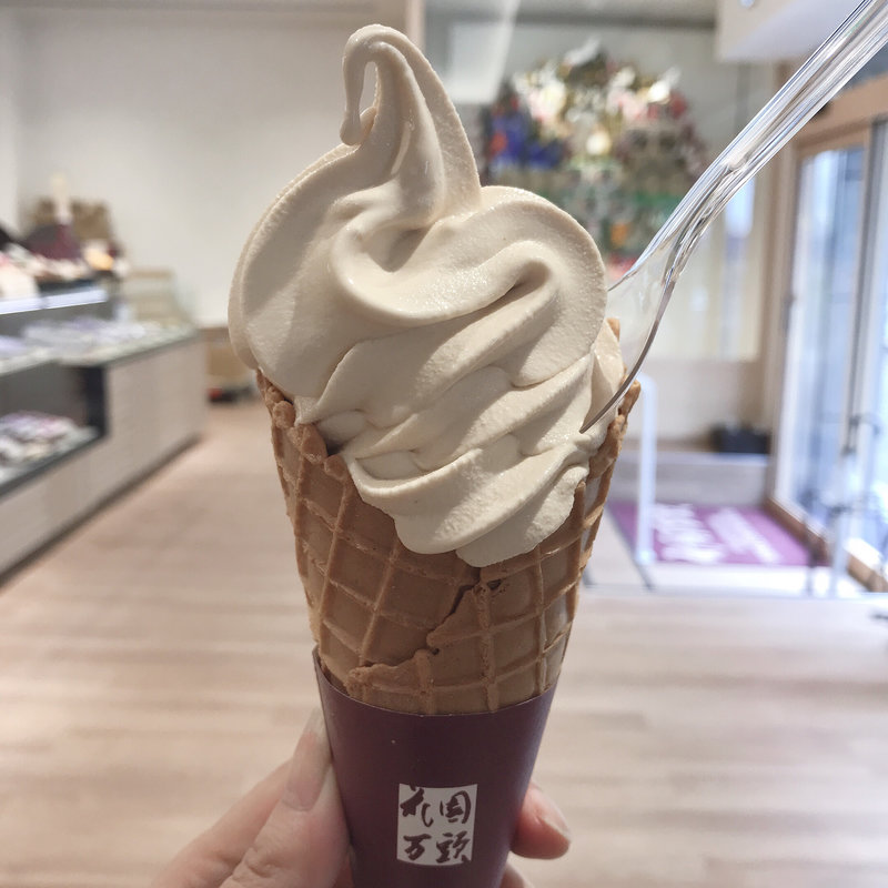 花園ソフトクリーム きなこ(花園万頭 新宿本店 （はなぞのまんじゅう）)