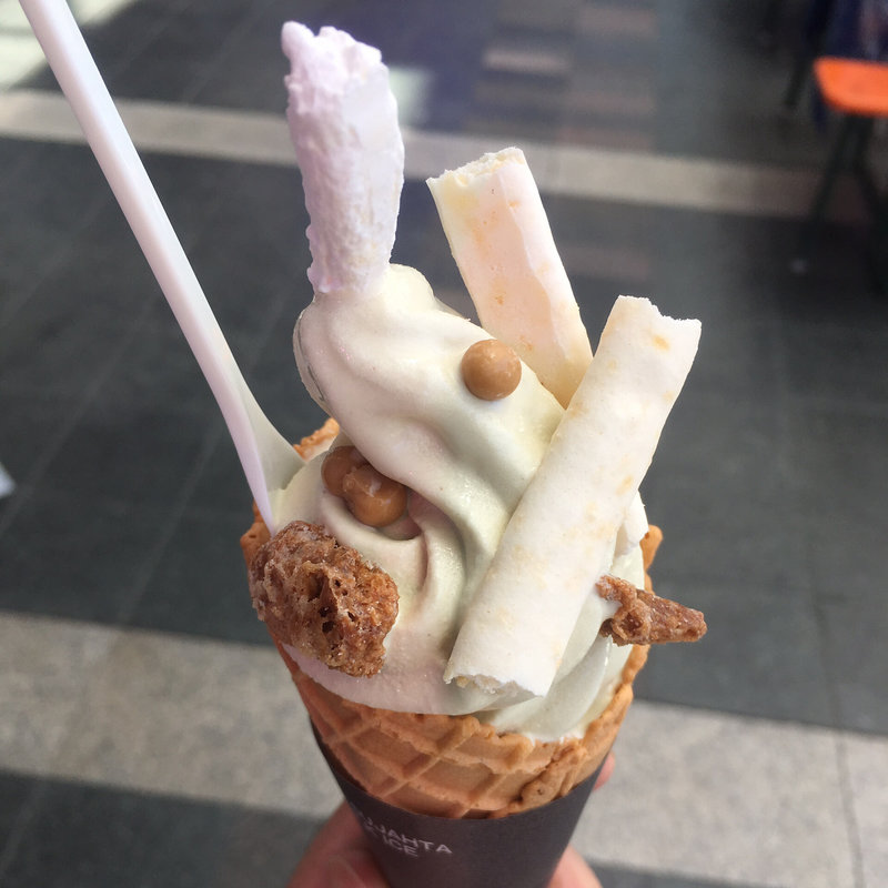 イタリア・ブロンテ産ピスタチオの最高級ソフトクリーム(パティスリー・ルイ)