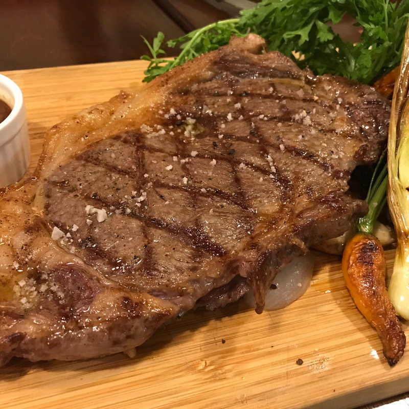 黒毛和牛のサーロインステーキ(ビストロモナミ)