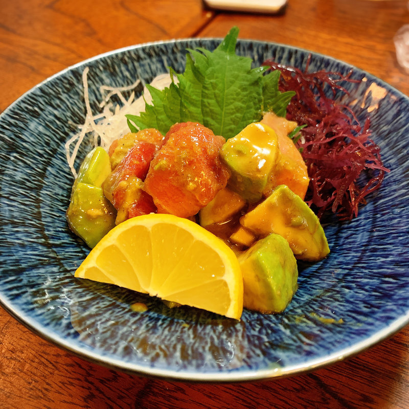 まぐろアボカドわさび和え(いろは寿司 本店)