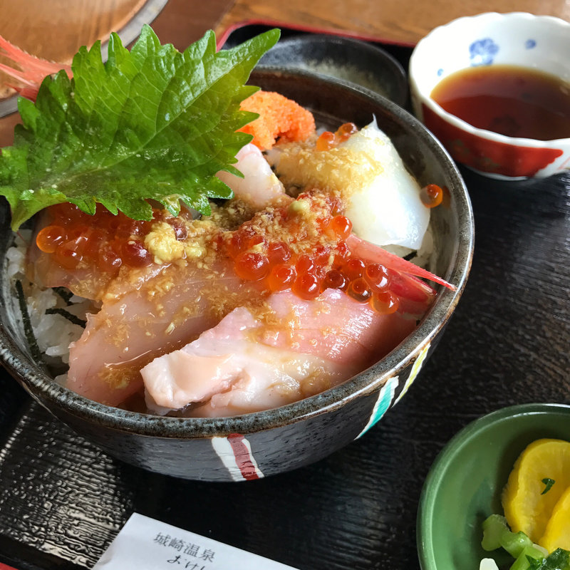 海鮮丼(おけしょう鮮魚の海中苑 本店)