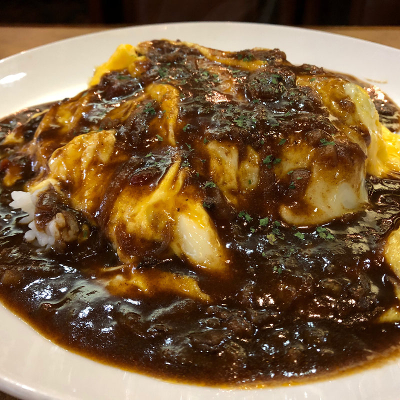 半熟卵のオムカレー (なかおか珈琲 中之島店)