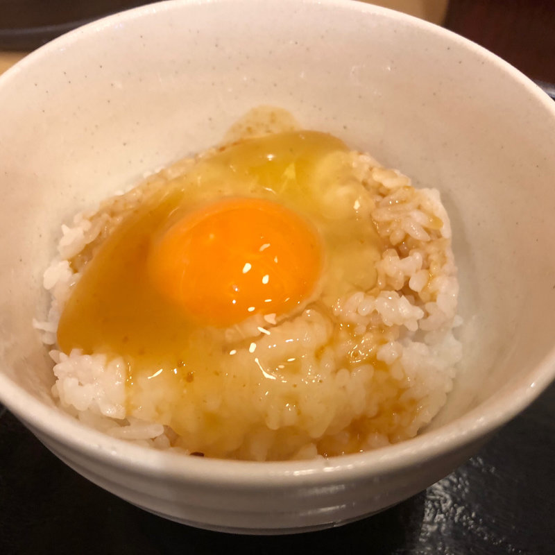 ウニ醤油の玉子かけごはん(弟子屈ラーメン 福岡空港 ラーメン滑走路店)
