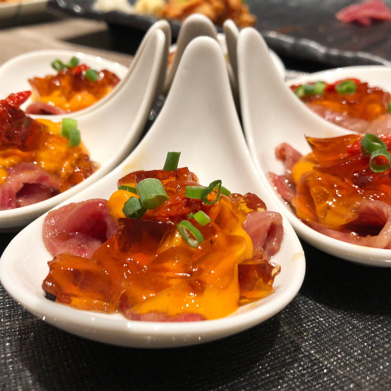 和牛と雲丹の紹興酒ジュレ和え(にくがとう)