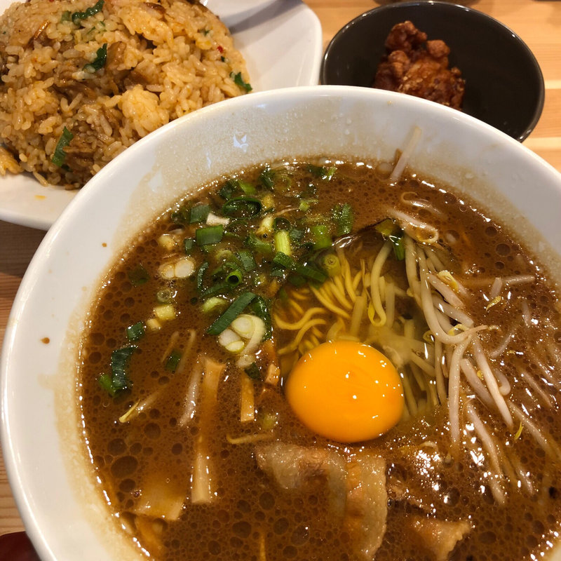徳島ラーメン(炒飯セット)(ラーメン東大 枚方家具団地店)