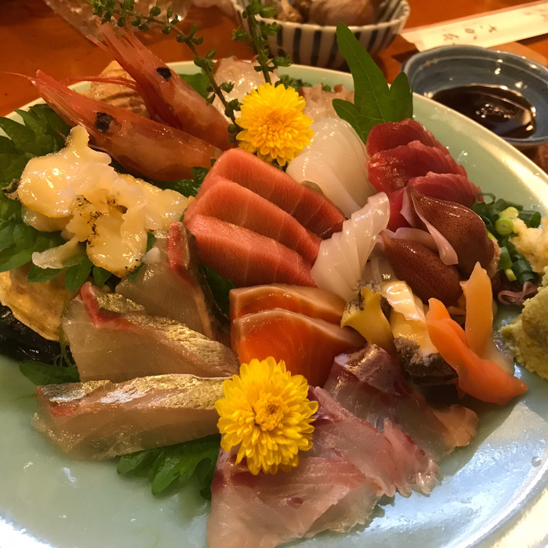 刺身盛り合わせ(さか本)