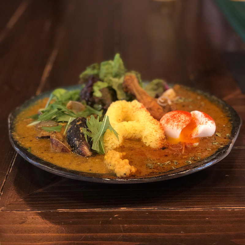 ハーフ＆ハーフ(ムール貝とアサリのバターカレー、チキンカレー)ミニキーマトッピング(ANDY CURRY)