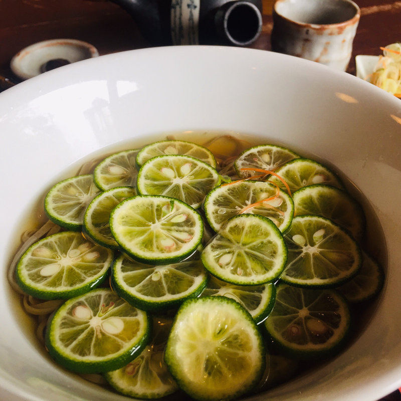 冷かけすだちそば(縁鹿庵 （エンロクアン）)