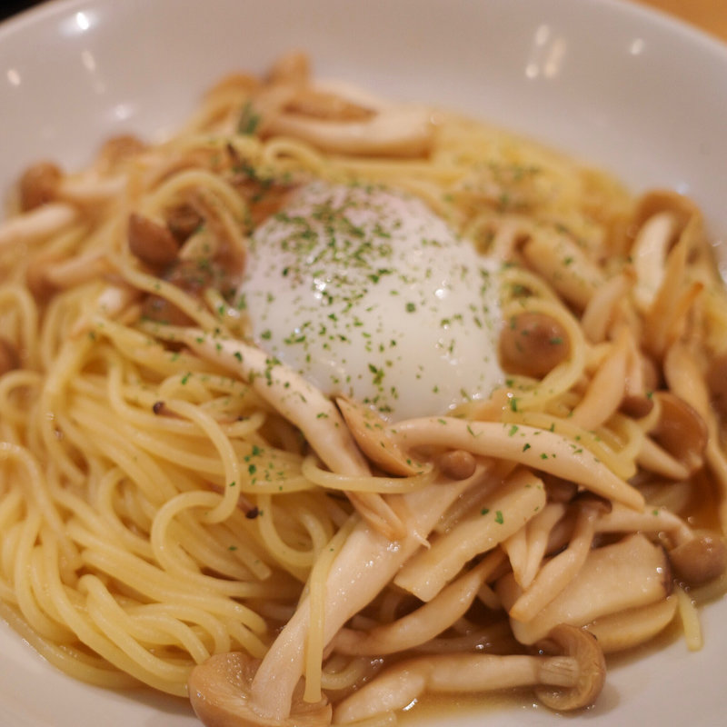 いろいろきのこと半熟卵のしょうゆ味(スピガ 根津店)