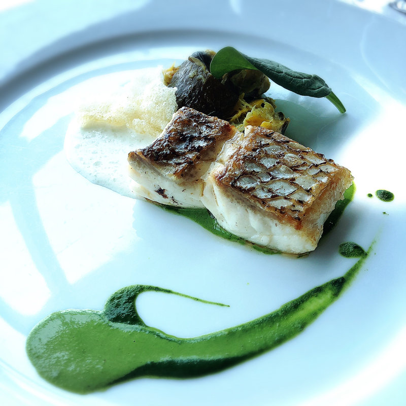 真鯛のソテー お米のブルテ、ほうれん草とグリーンペッパーのピューレ(Fish Bank TOKYO)