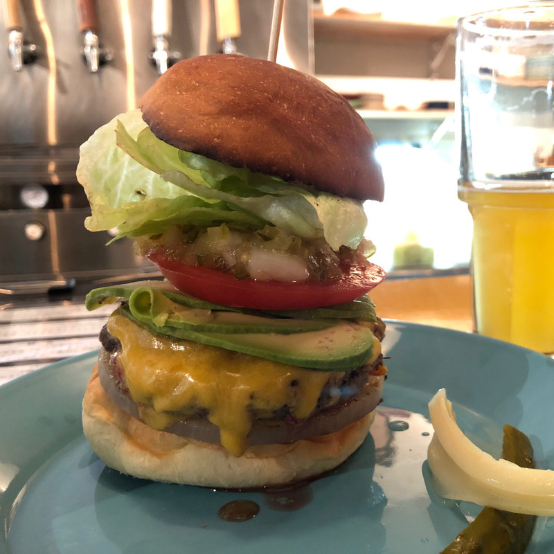 アボカドチーズバーガー(Beer Pub BRICK LANE（ブリックレーン） 伏見店)