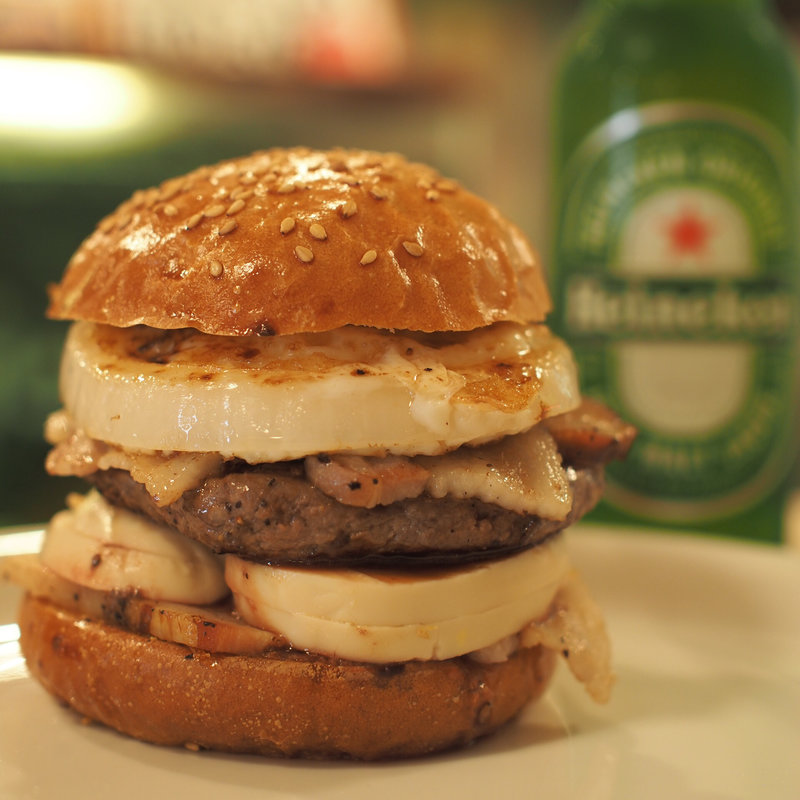 ベーコンエッグビーフバーガー(KOBE BEEF WANTO BURGER)