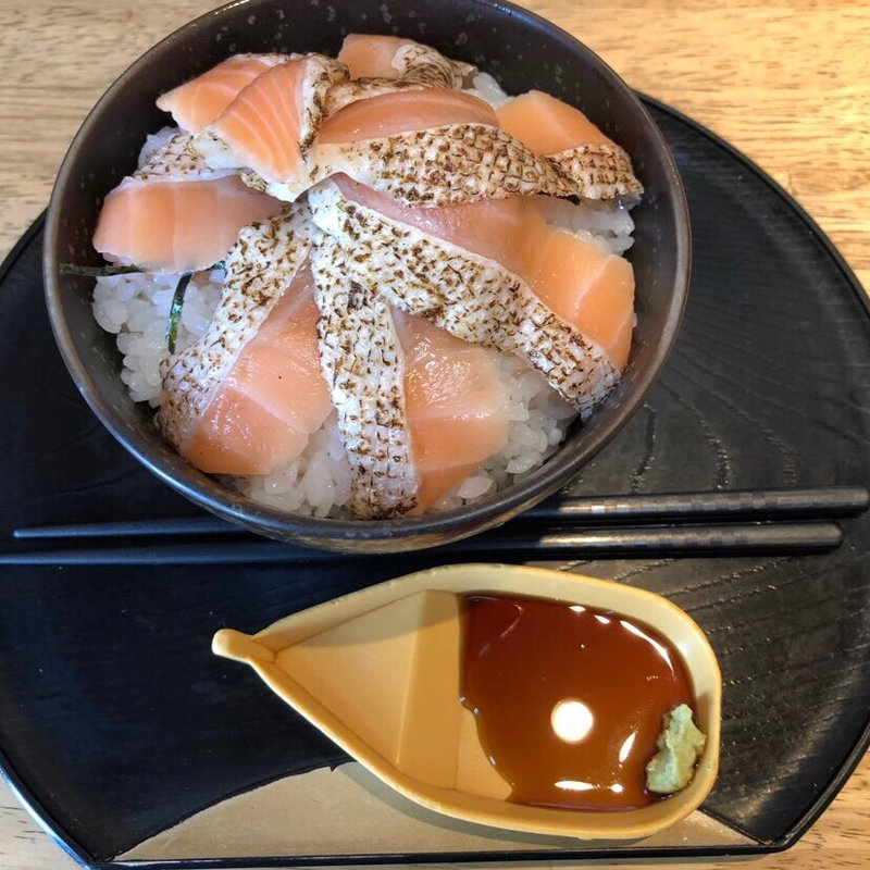 サーモン丼(魚楽 )