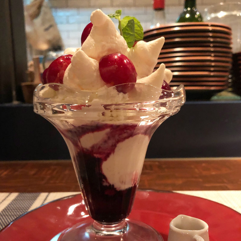 アメリカンチェリーのパフェ(バーマン)