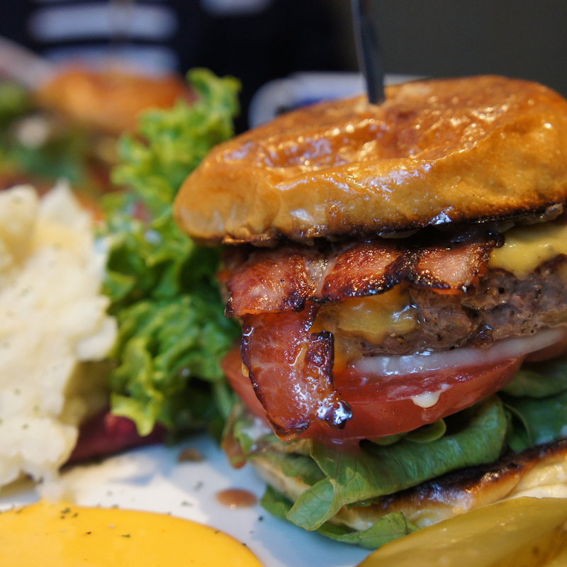 ベーコンチーズバーガー(THE CORNER BREAKFAST & BURGERS)