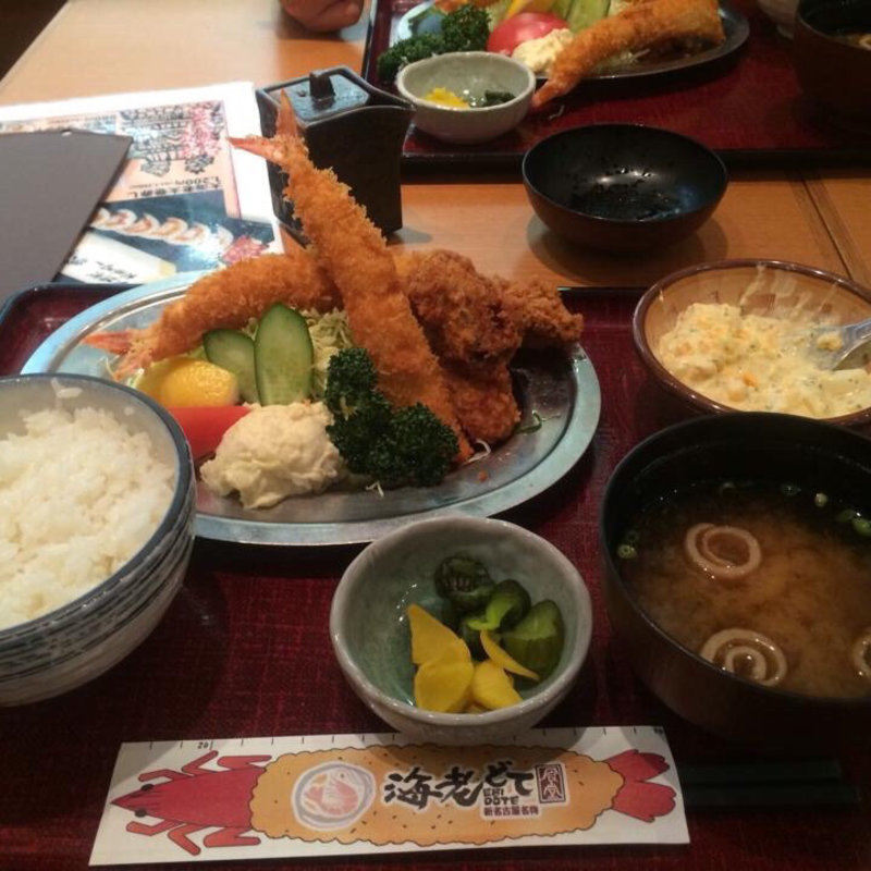 カキフライと海老フライ定食(海老どて食堂エスカ店)