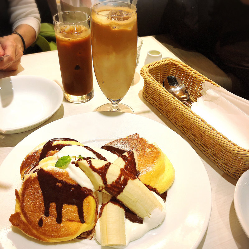 バナナホイップパンケーキチョコソース添え(幸せのパンケーキ 銀座店)