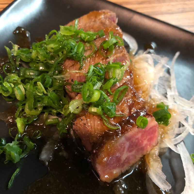 肉肉しい赤身(肉のまごろく)