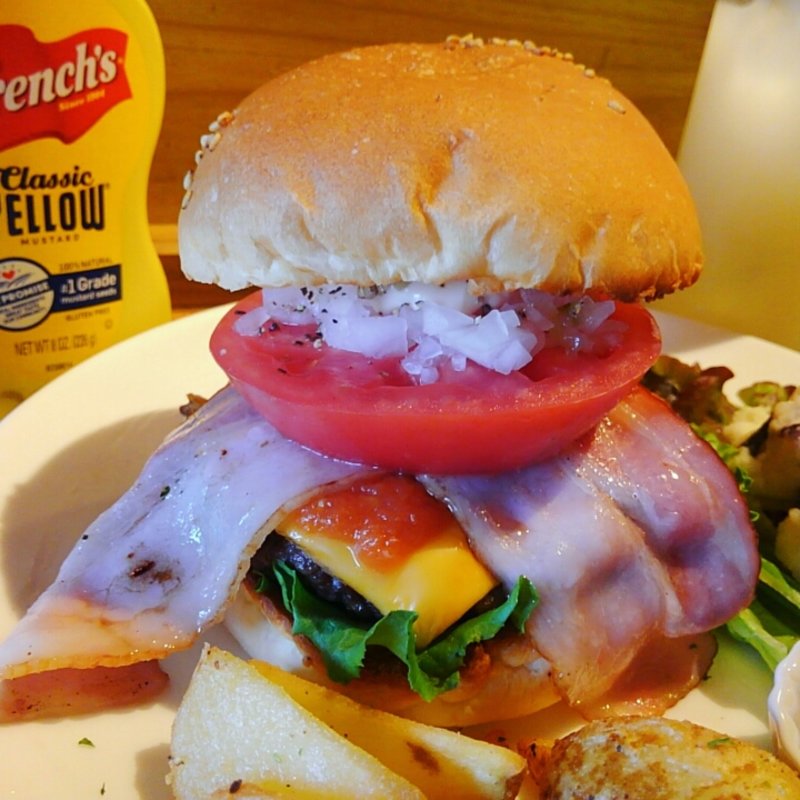 BLTバーガー鳥取和牛100%パティ＋チェダーチーズ(バーガーカフェ&レストラン シュビドゥバー)