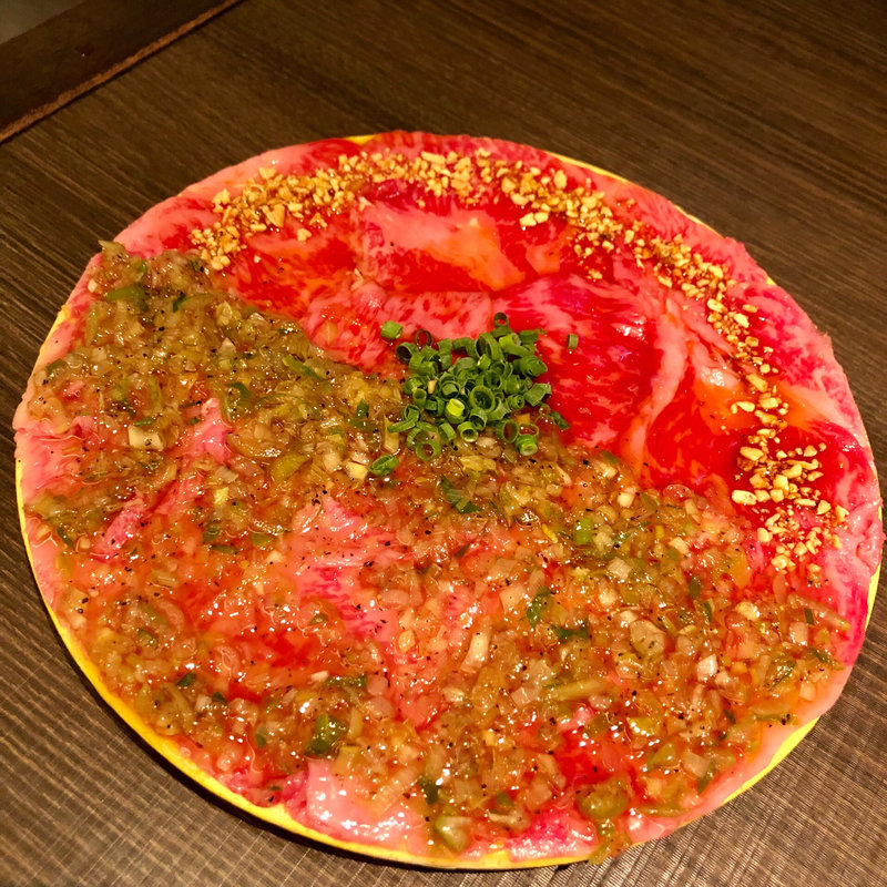 日本一のサーロインユッケ ハーフ&ハーフ(金舌 原宿)