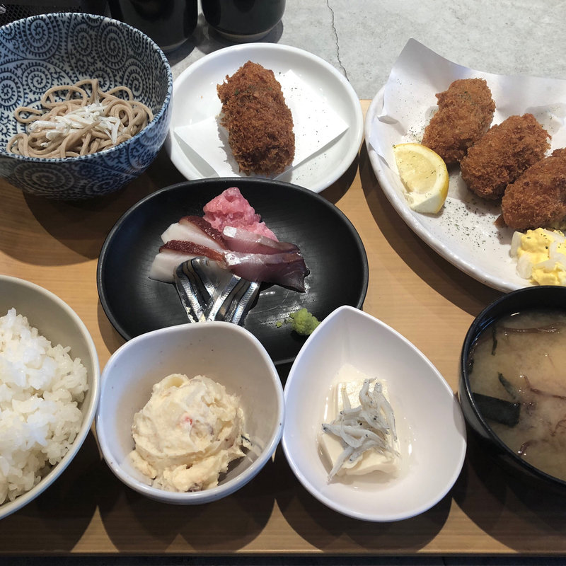 大粒！牡蠣フライ（3ケ）(魚とワインはなたれ 田町店)