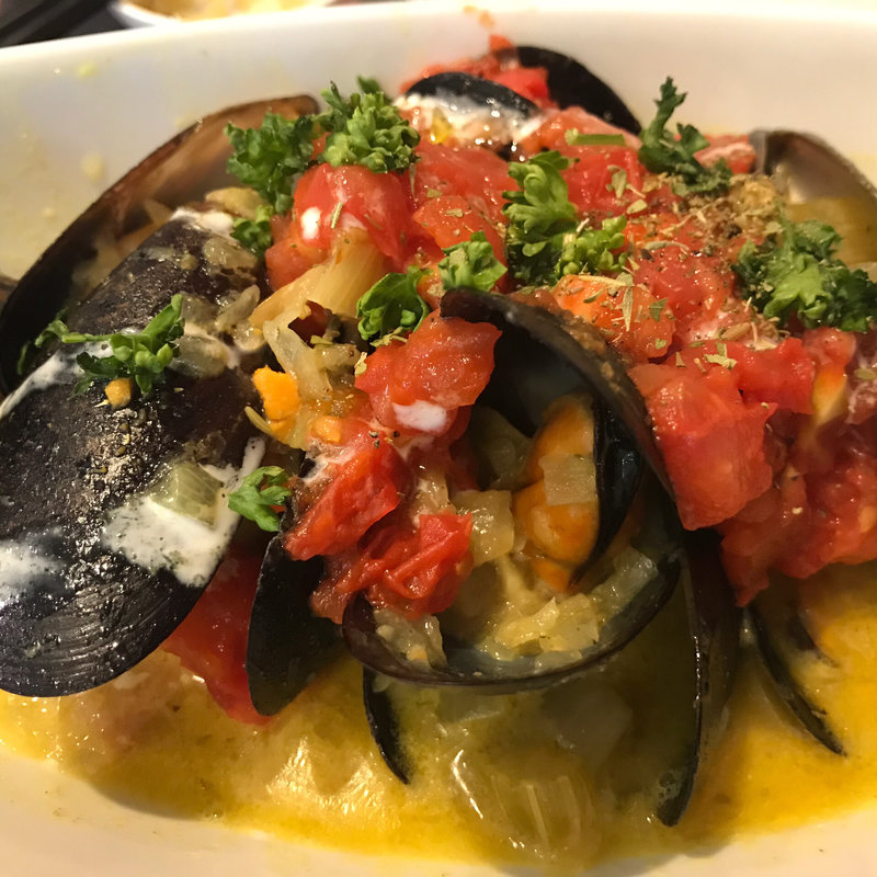 プロヴァンス風トマトムール貝カレークリーム仕立て(フランスカレー)