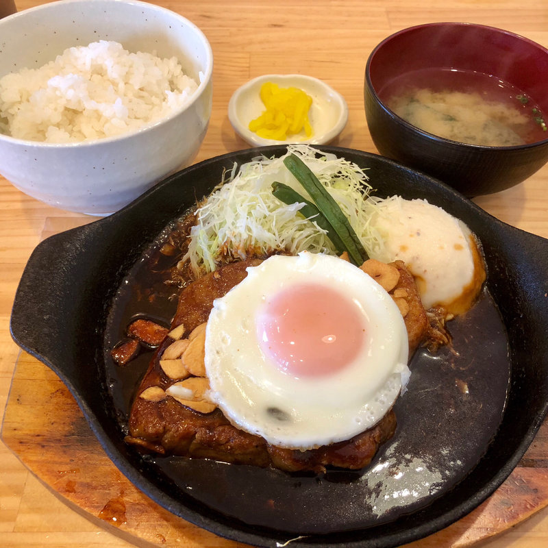 鉄板トンテキ（目玉焼きのせ）(ポルコ)