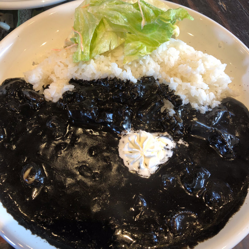 イカスミカレー(サンアロハ みなとみらい山下公園本店 （珊亜呂波）)