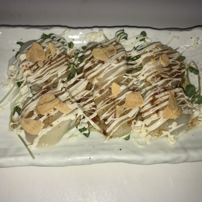 生ホタテのカルパッチョ(鉄板ダイニング OKONOMIYA)