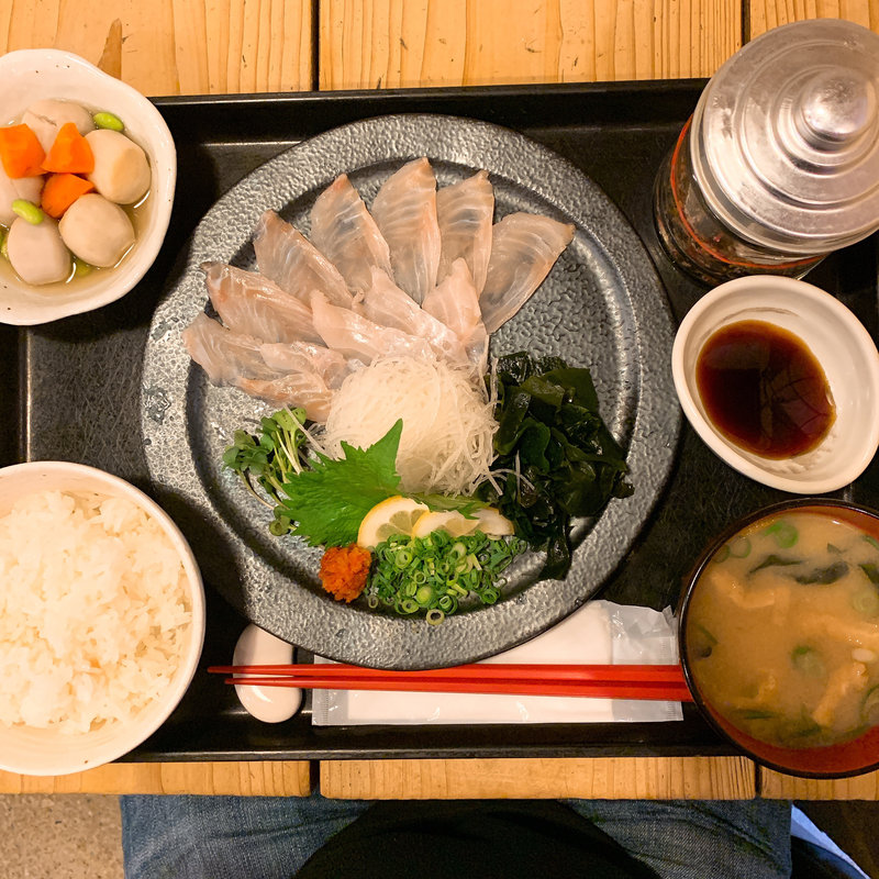 マアラ刺身定食(梅山鉄平食堂 )