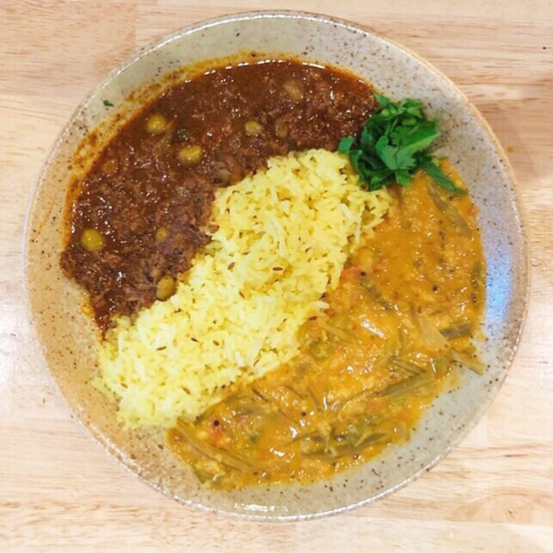 カレー2種あいがけ  トマトパップー（限定カレー）×ラムキーマビンダルー(スパイスバー コザブロ)