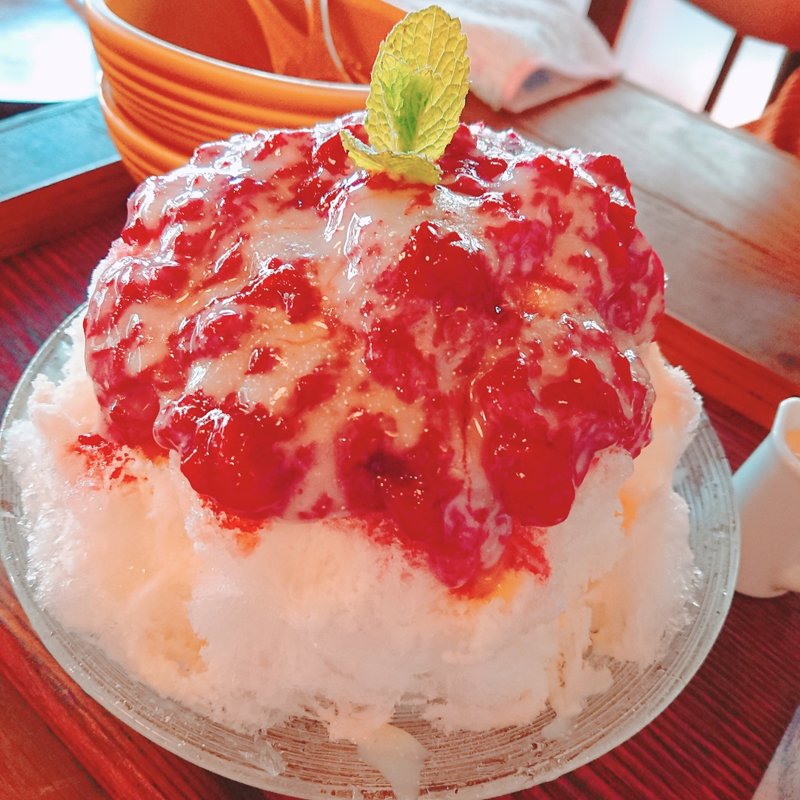 かき氷 イチゴミルク(カキノキテラス)