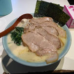塩豚骨ラーメン  太麺  麺増し(丸花 （○花）)