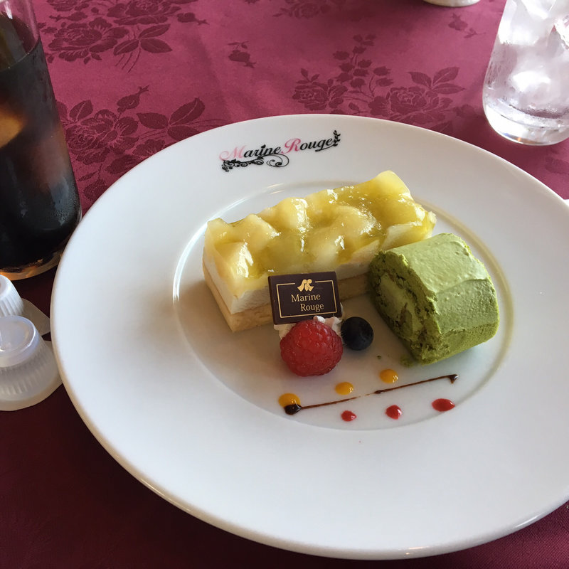 ケーキセット(マリーンルージュ乗り場（現在さん橋工事中）)