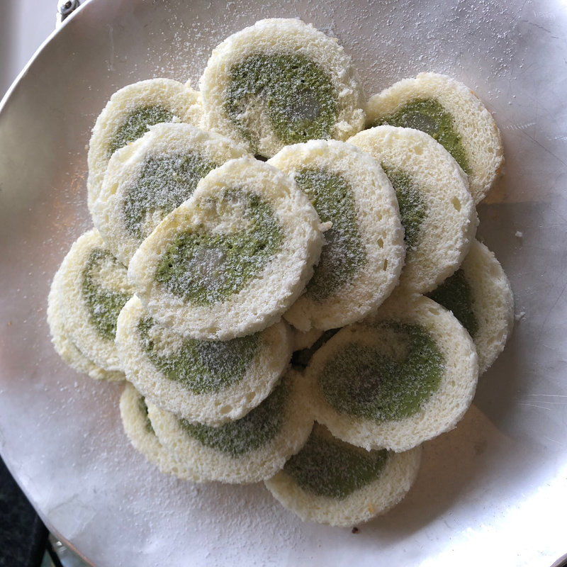 抹茶ホワイトロールケーキ(バジリコ - Basilico)