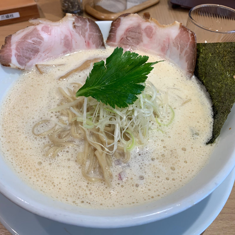 濃厚魚介鶏白湯らーめん(うまい麺には福来たる 西中島店)